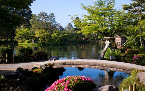 Kenroku-en tuin met kotojilantaarn, Kanazawa